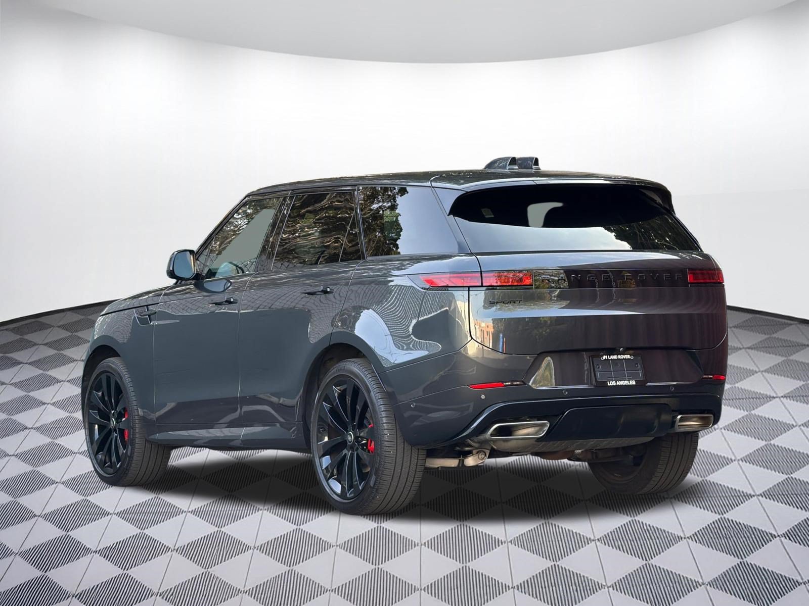 Used 2025 Land Rover Range Rover Sport Dynamic SE AWD/4WD image 3