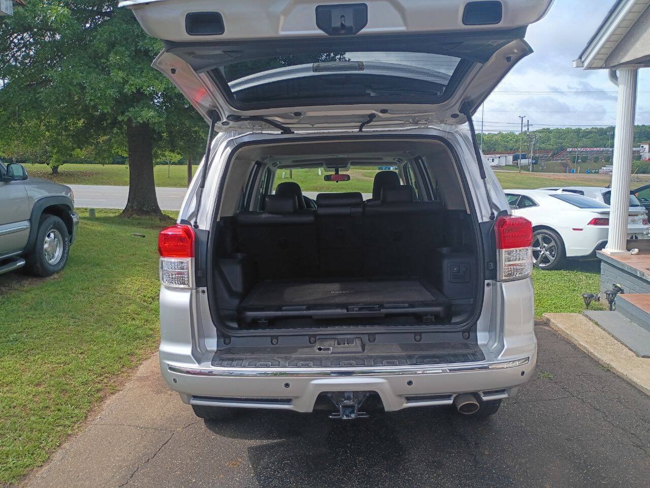 Used 2010 Toyota 4Runner SR5 w/ Premium Pkg w/Leather AWD/4WD image 13