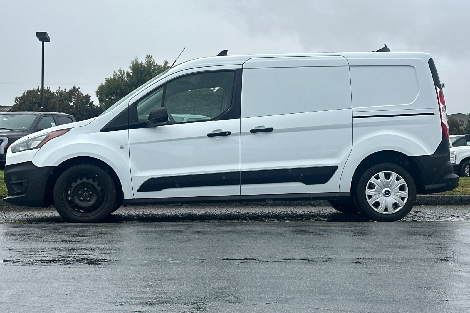 Used 2020 Ford Transit Connect XL image 2