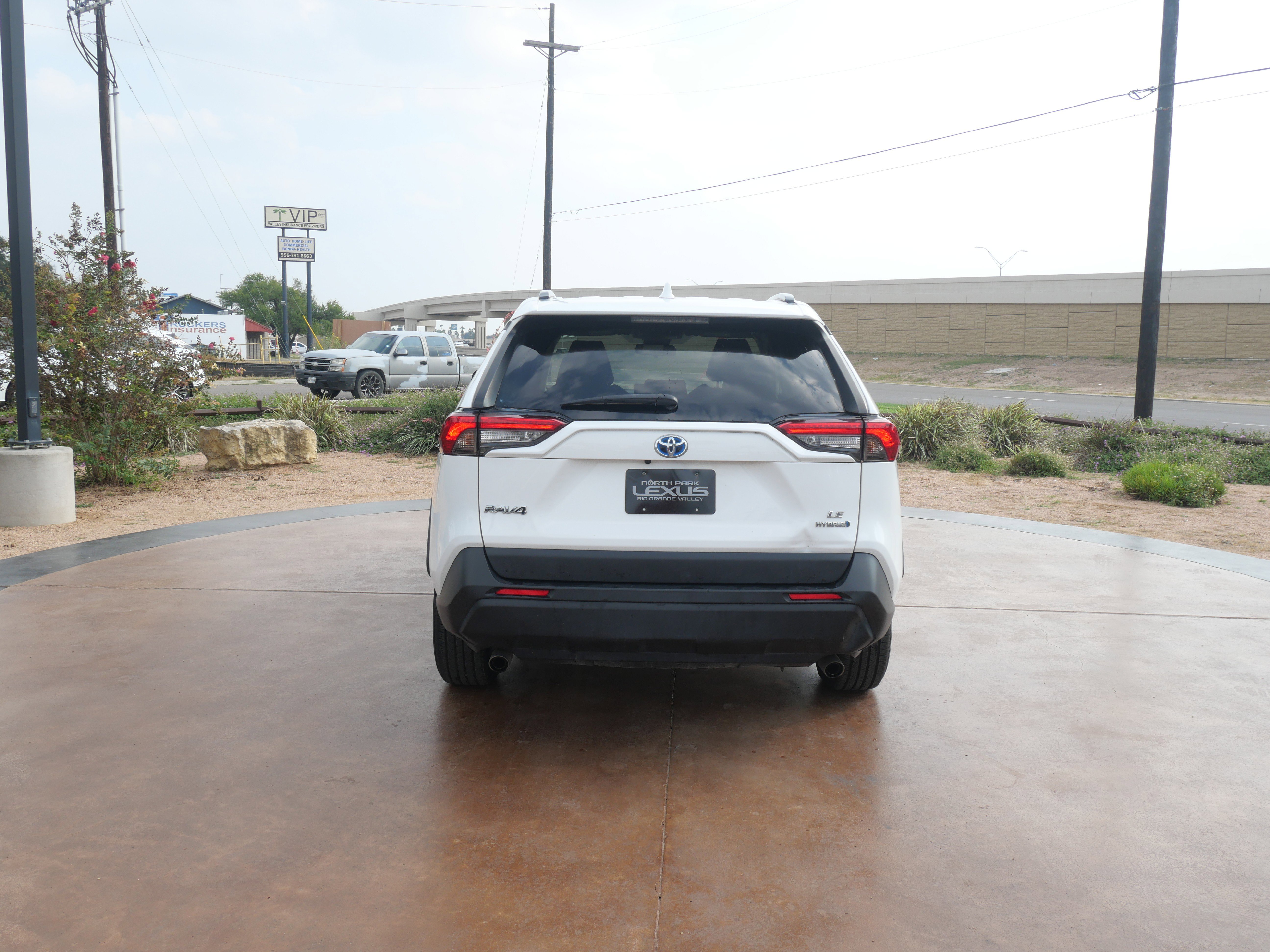 Used 2021 Toyota RAV4 LE image 3