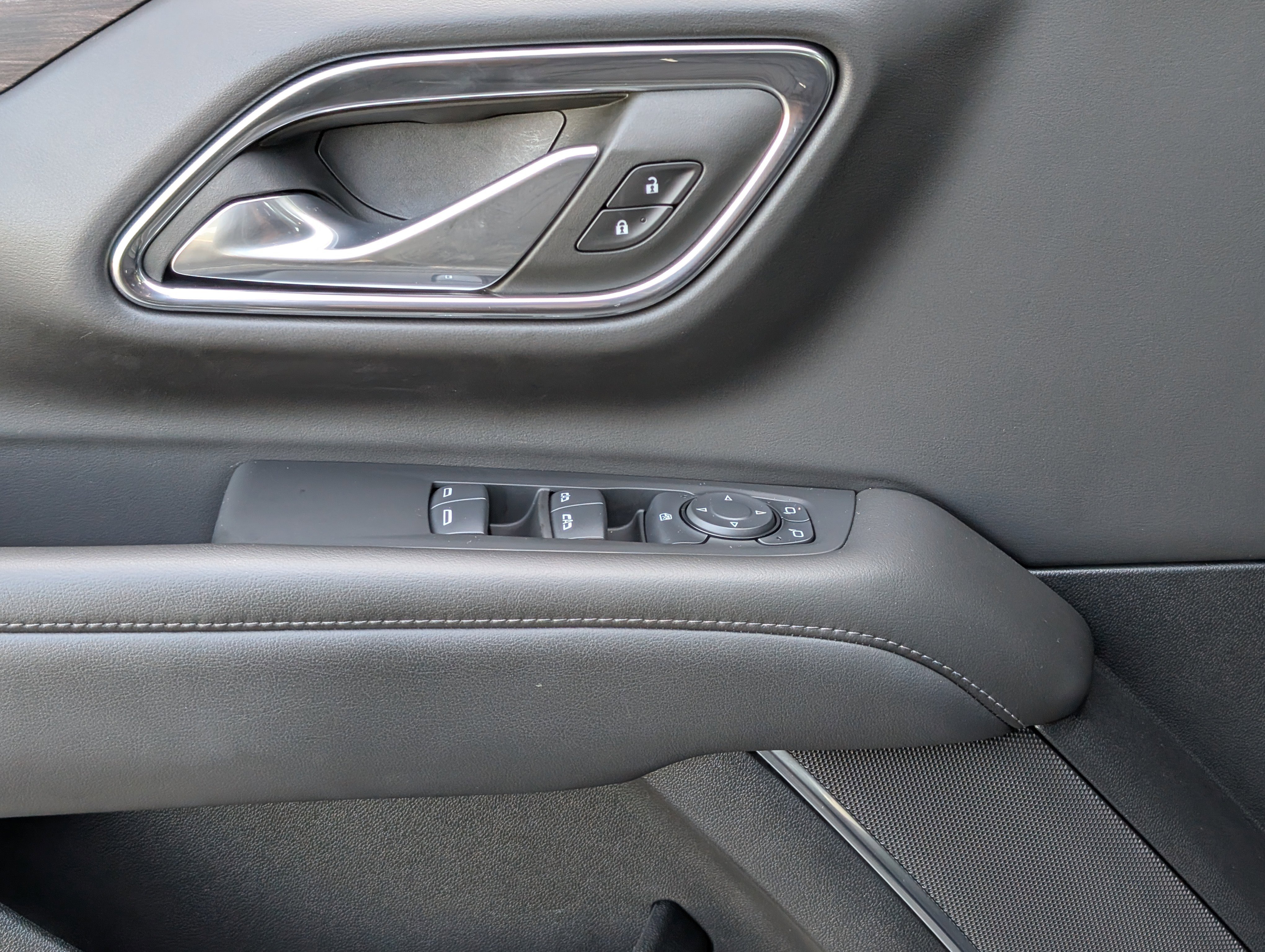 Used 2024 Chevrolet Suburban LS RWD image 15