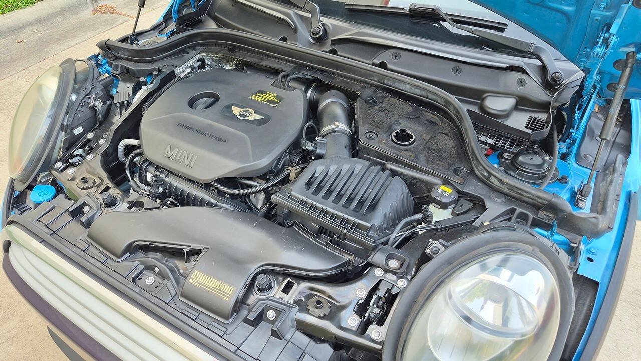 Used 2015 MINI Cooper 4-Door Hardtop FWD image 46