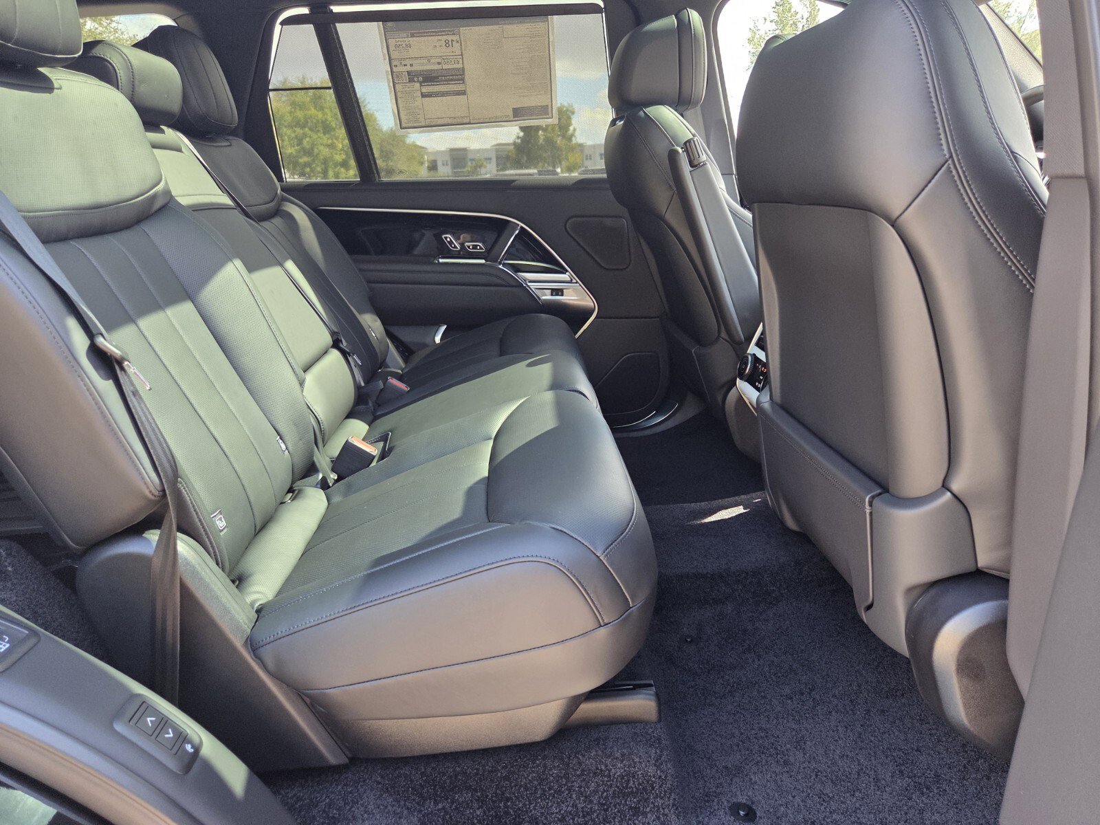 New 2025 Land Rover Range Rover Long Wheelbase SE image 5