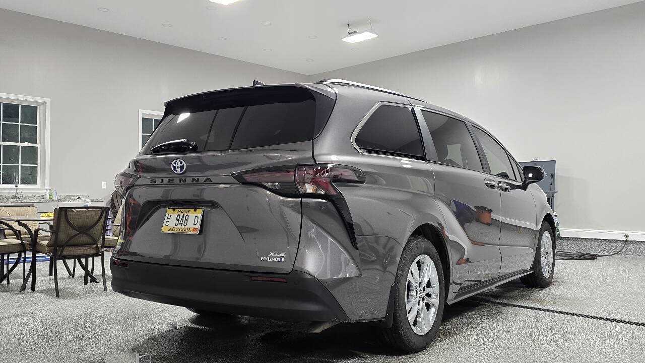 Used 2024 Toyota Sienna XLE w/ XLE Plus Package AWD/4WD image 7