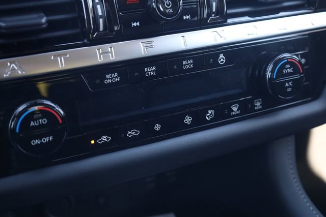 New 2026 Nissan Pathfinder SL w/ SL Premium Package AWD/4WD image 18