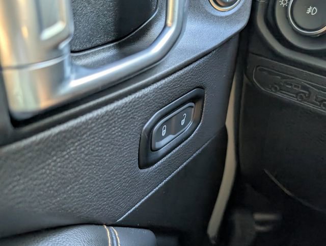 Used 2024 Jeep Wrangler Unlimited Sahara AWD/4WD image 24