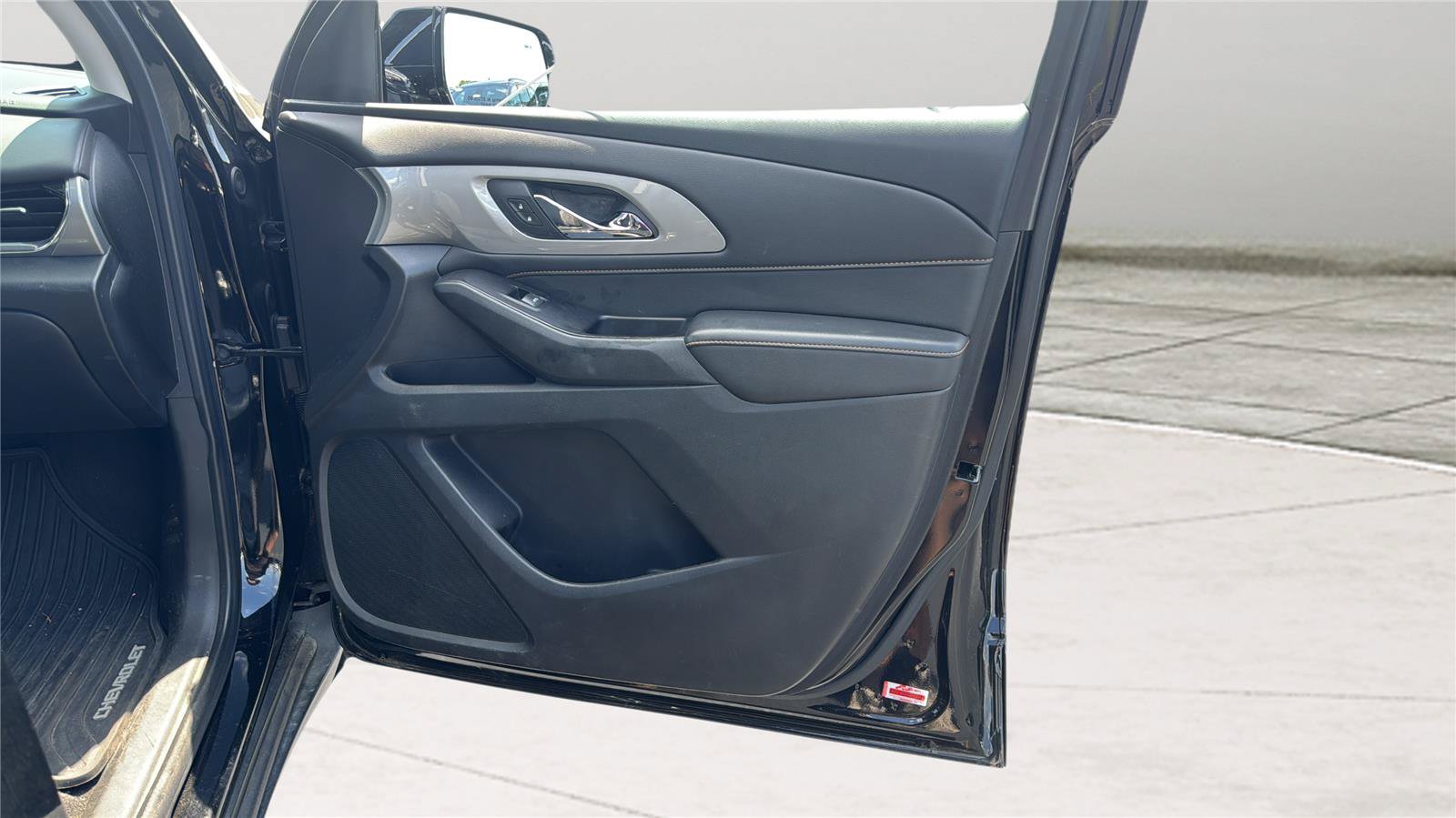 Used 2020 Chevrolet Traverse LT FWD image 20