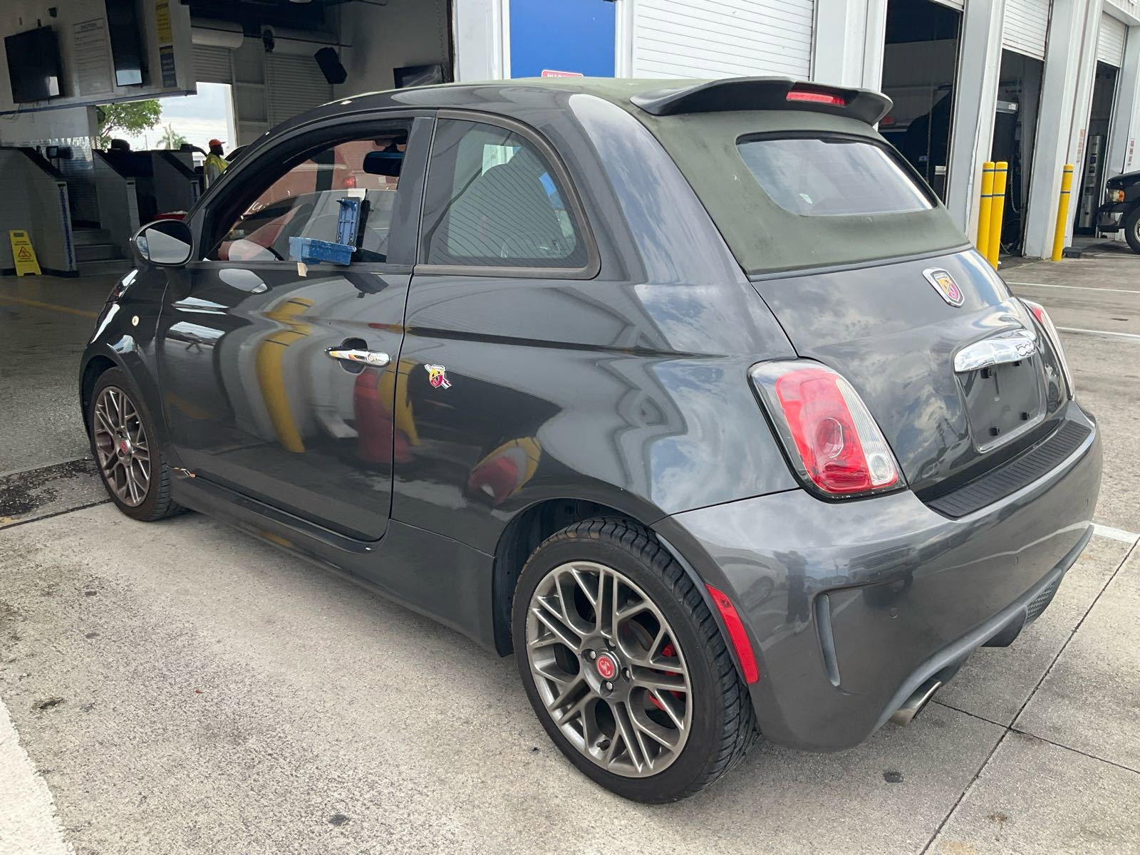 Used 2015 FIAT 500 Abarth w/ Beats Audio Package FWD image 12