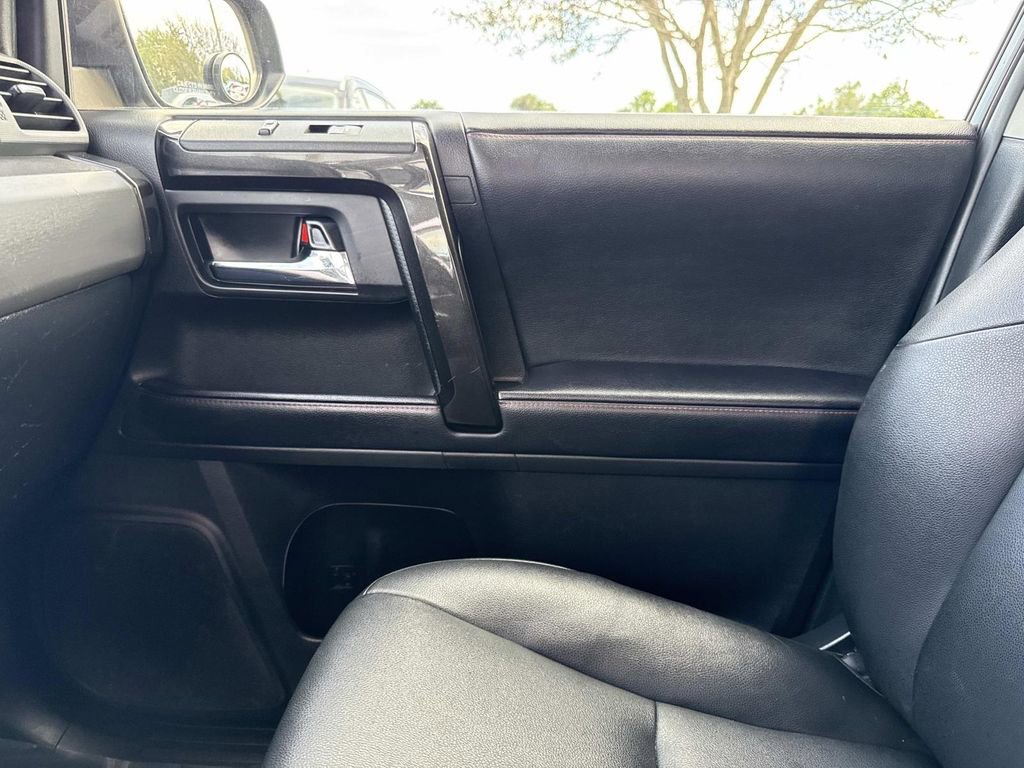 Used 2022 Toyota 4Runner TRD Off-Road Premium AWD/4WD image 30