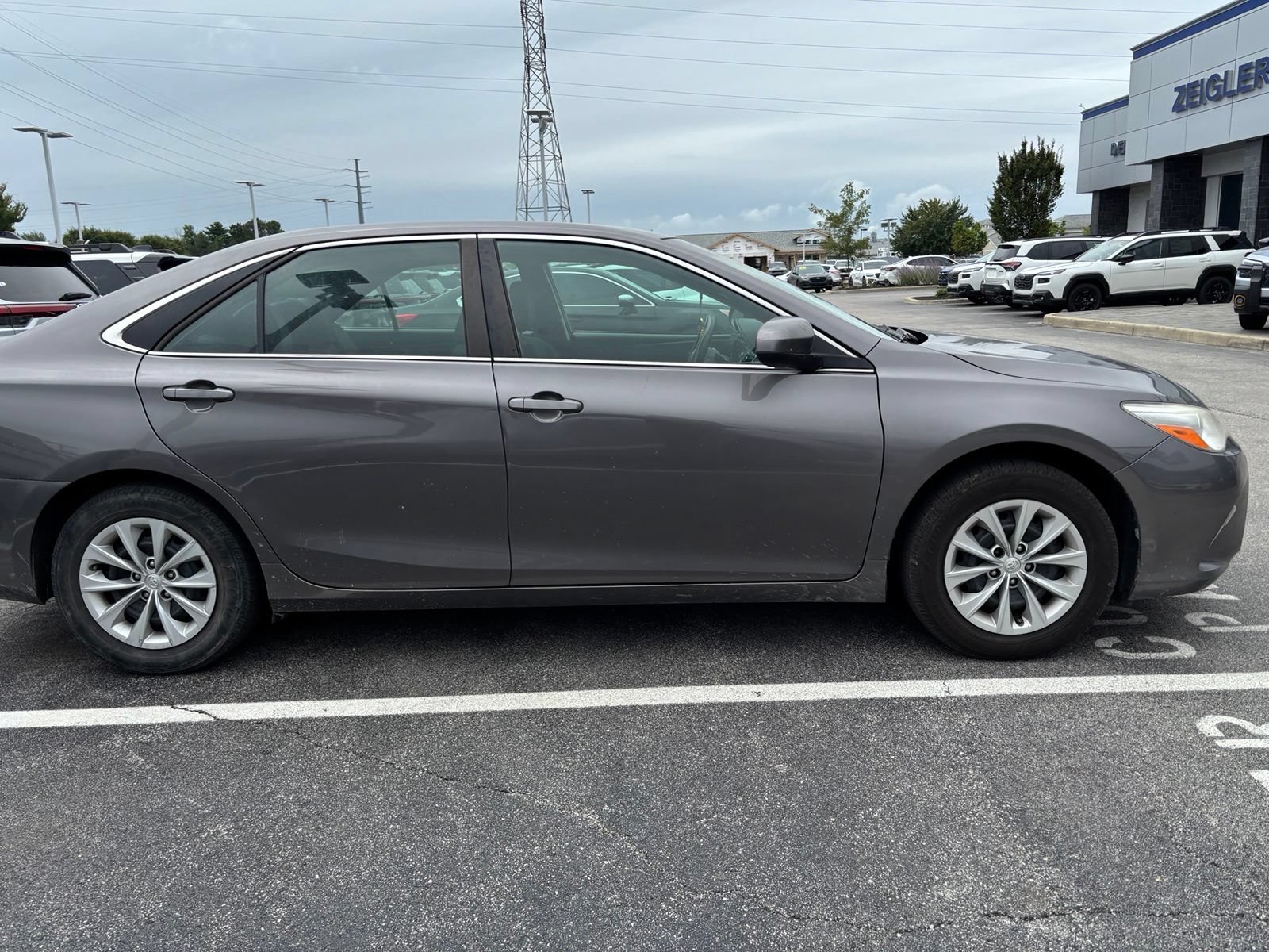 Used 2017 Toyota Camry LE FWD image 11