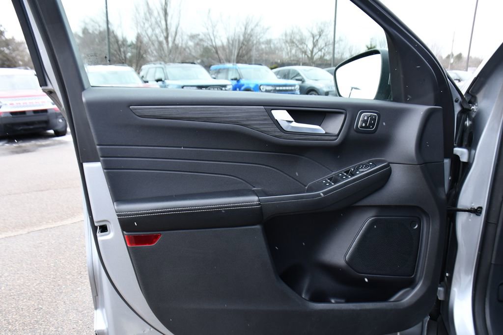 Used 2023 Ford Escape Platinum image 22