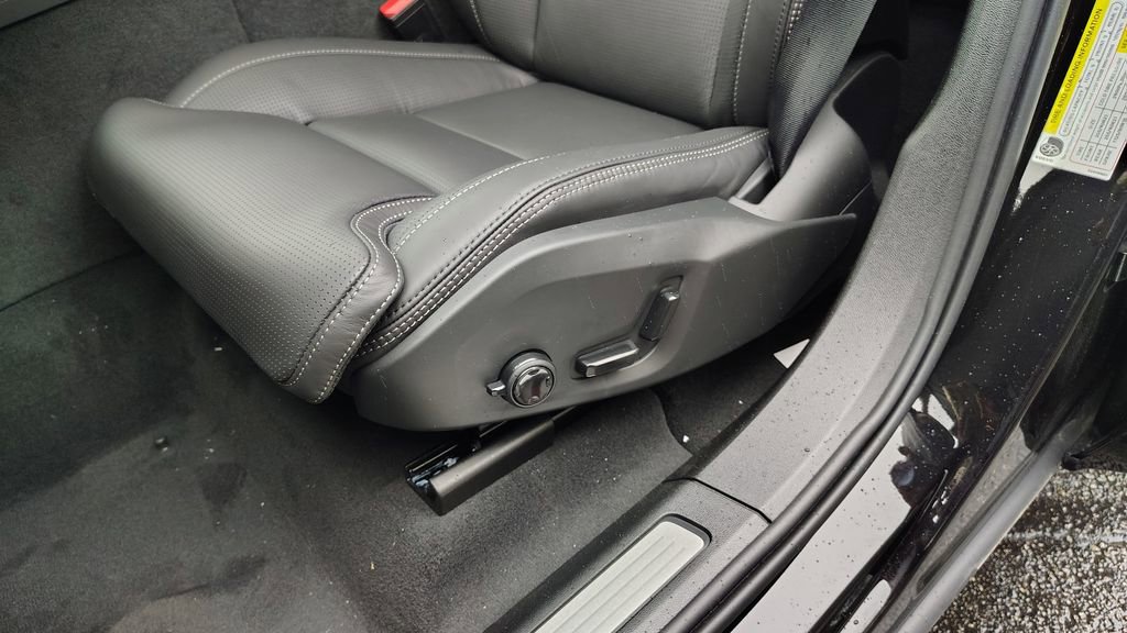 New 2026 Volvo XC60 B5 Ultra w/ Climate Package image 11