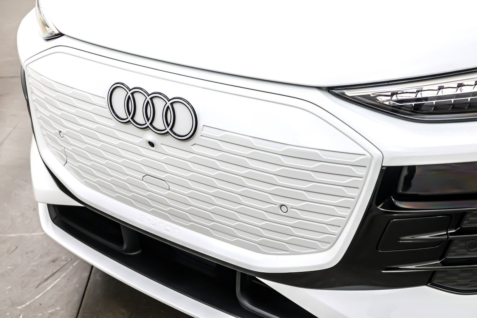 Used 2025 Audi Q6 e-tron Premium Plus w/ Premium Plus image 14