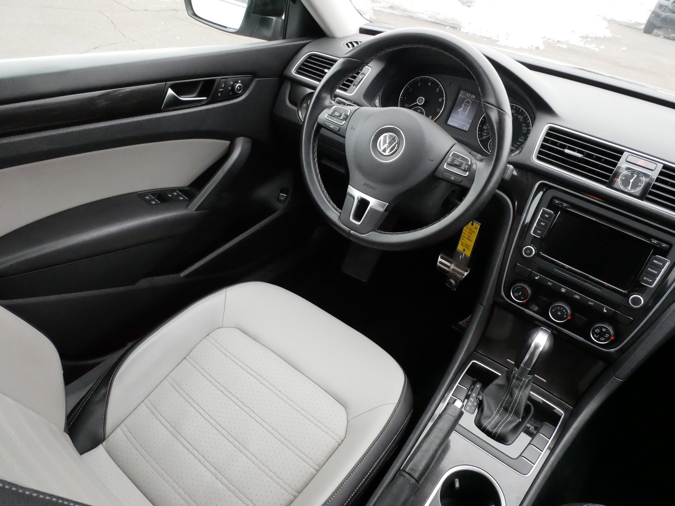 Used 2014 Volkswagen Passat 1.8T Sport image 9