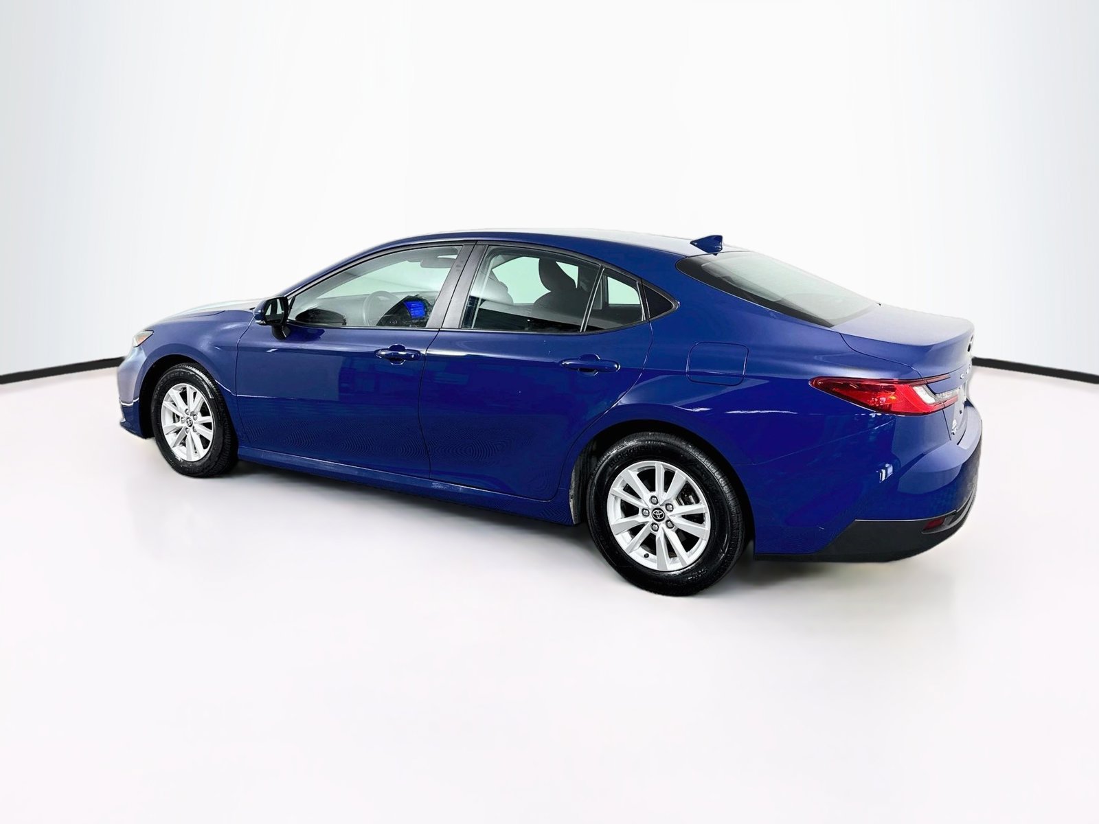 Used 2025 Toyota Camry LE FWD image 5