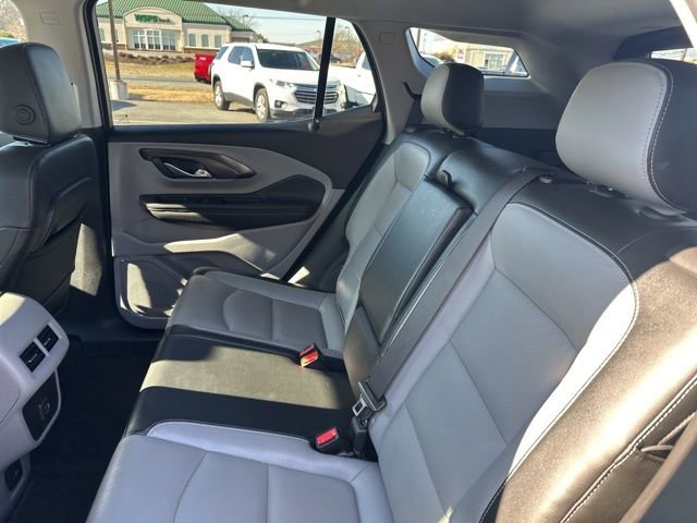 Used 2024 GMC Terrain SLT image 23