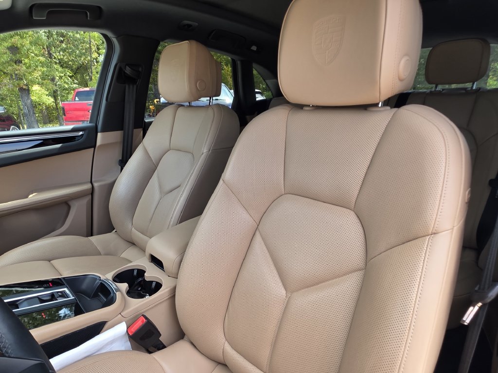 Certified 2024 Porsche Macan Turbo AWD/4WD image 5