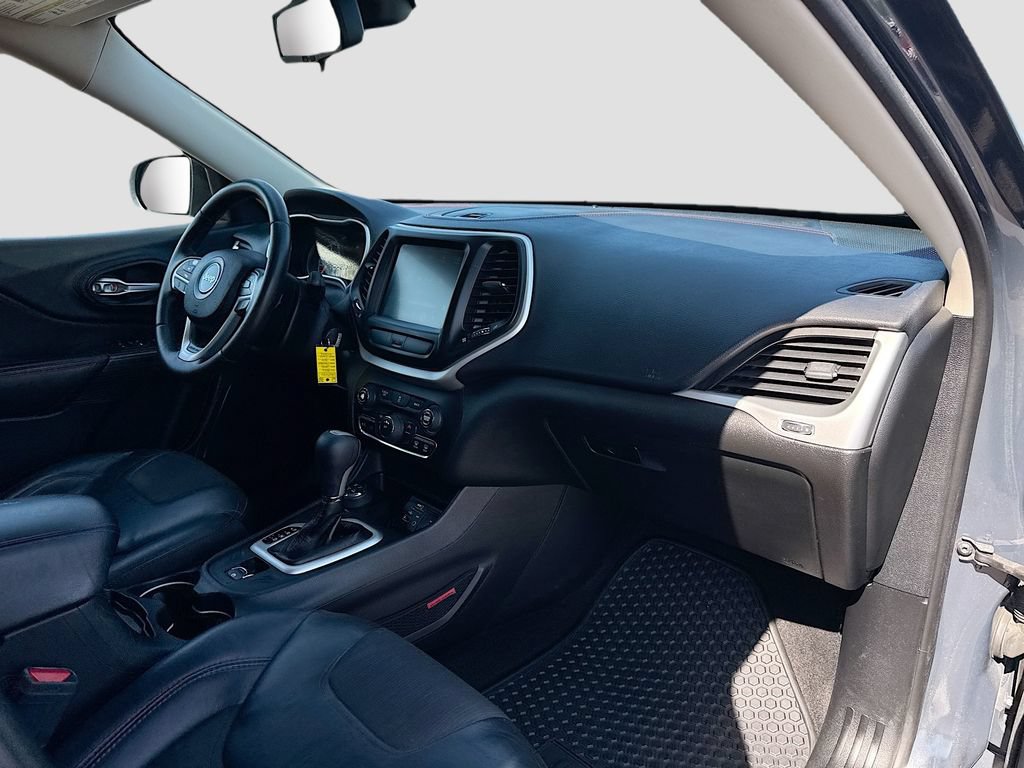 Used 2016 Jeep Cherokee Trailhawk AWD/4WD image 28