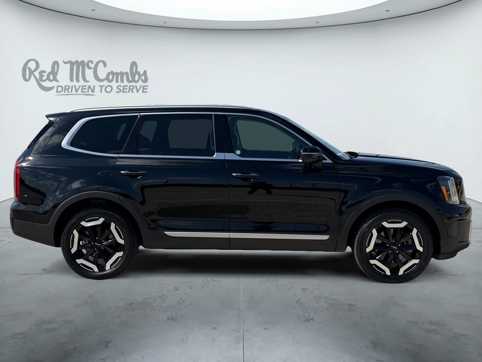 Used 2025 Kia Telluride S FWD image 4