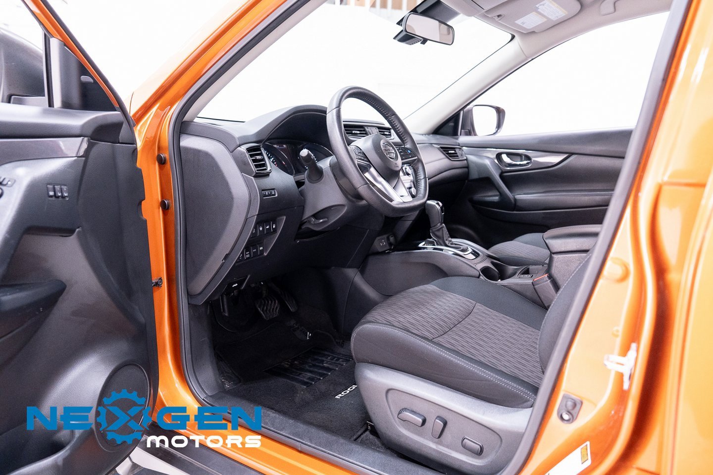 Used 2020 Nissan Rogue SV w/ Premium Package image 24