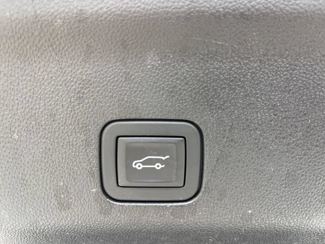 Used 2025 Chevrolet Suburban Z71 AWD/4WD image 8
