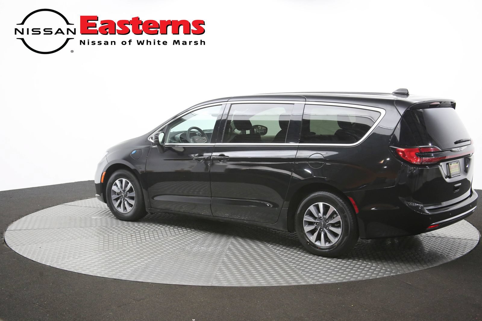 Used 2023 Chrysler Pacifica Touring-L FWD image 65