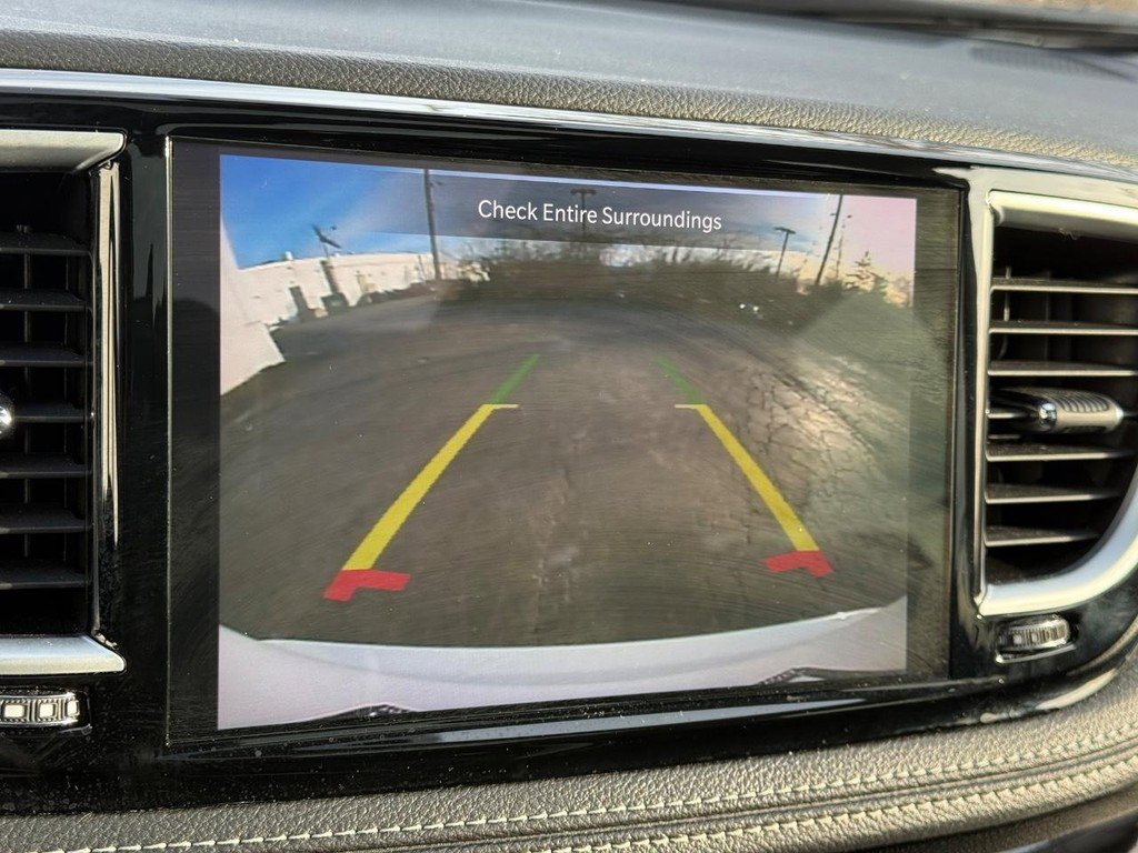 Used 2024 Chrysler Pacifica Limited w/ Uconnect Theater Family Group image 24