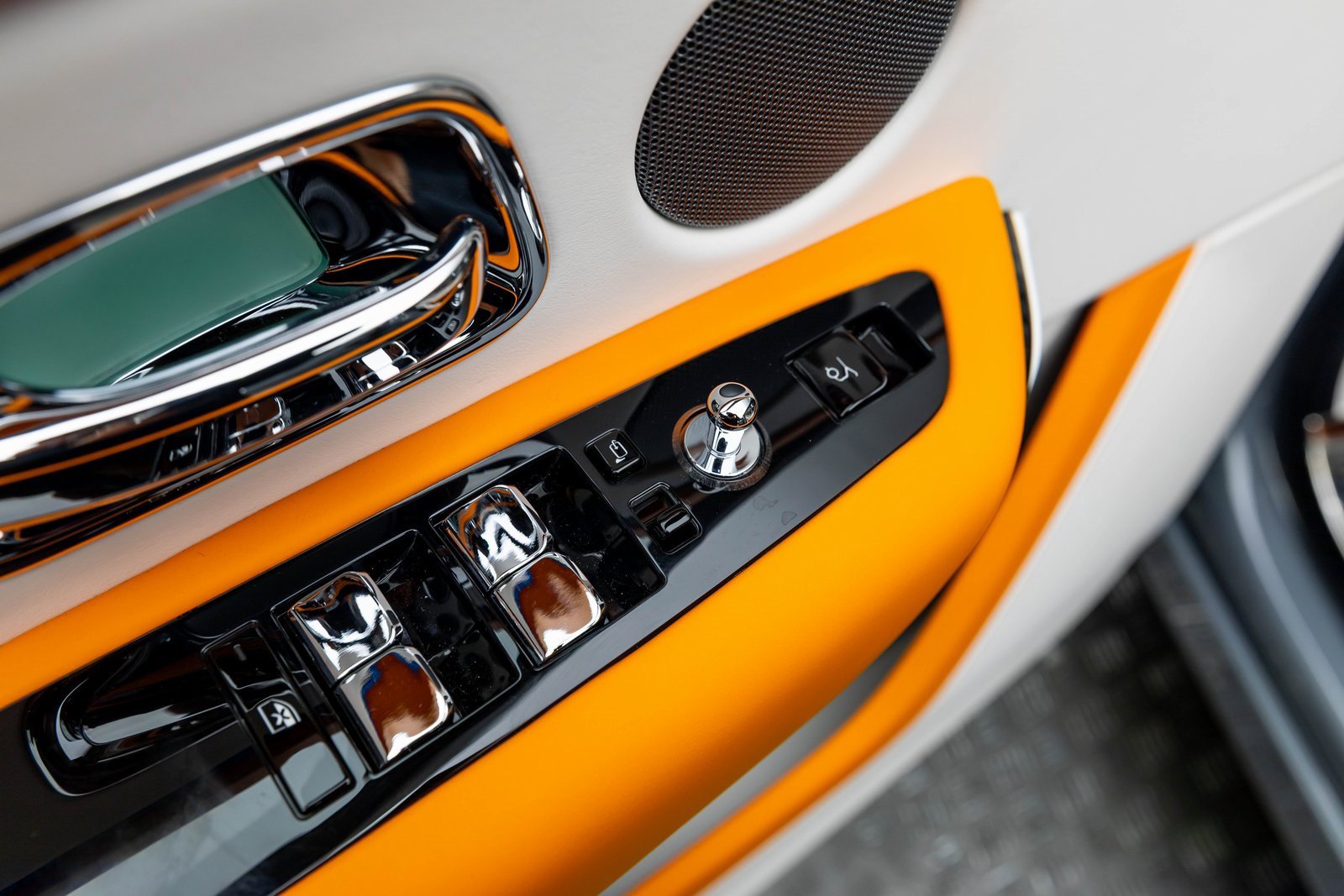 New 2026 Rolls-Royce Cullinan Black Badge image 10