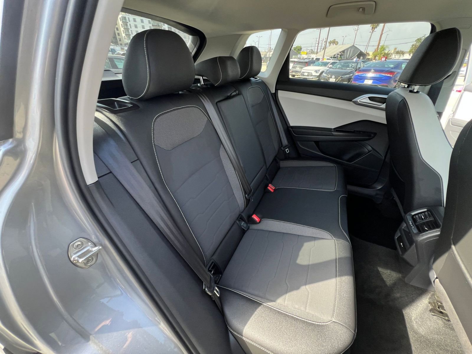 Used 2025 Volkswagen Taos SE FWD image 34