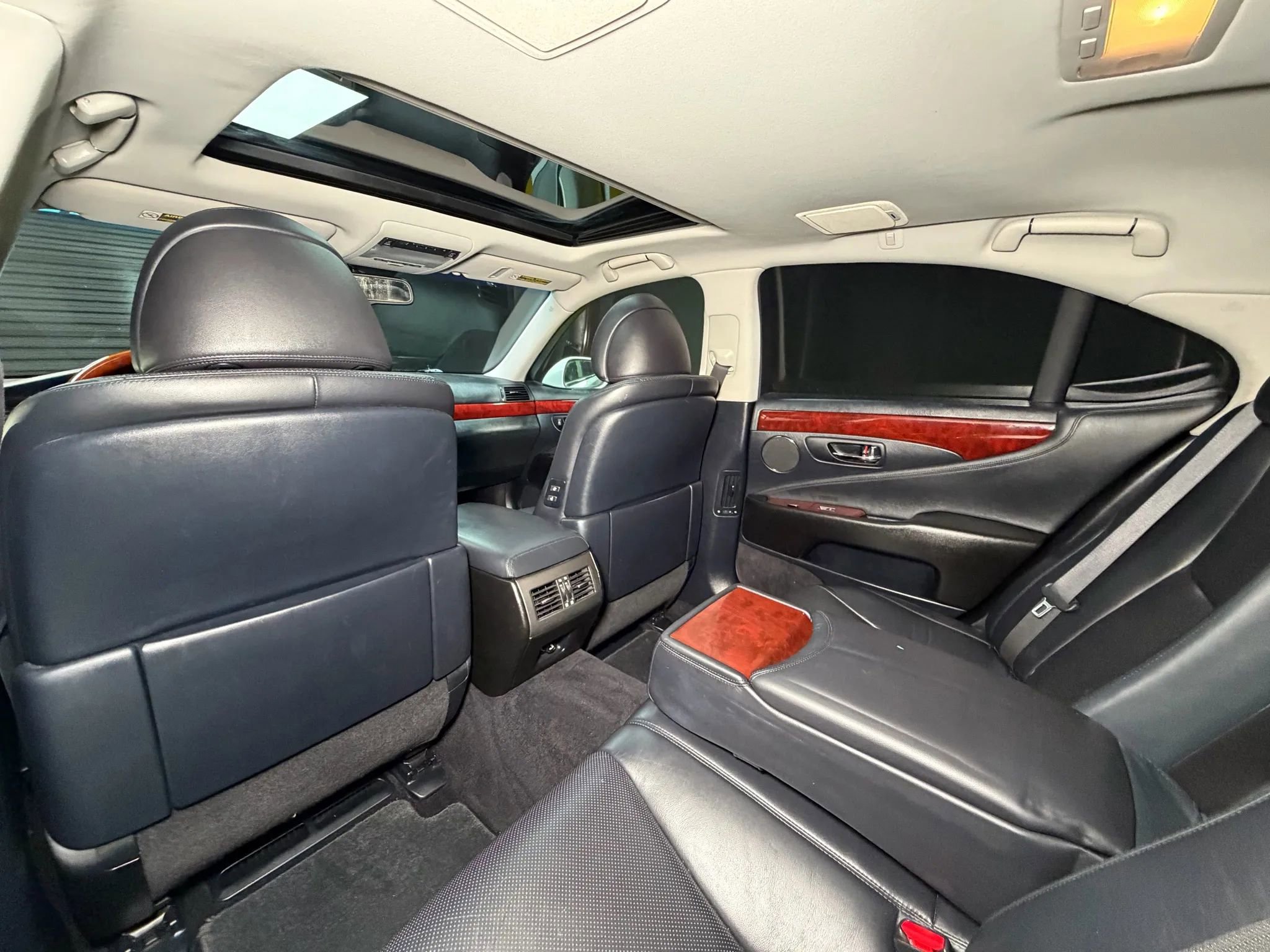 Used 2008 Lexus LS 460 image 21