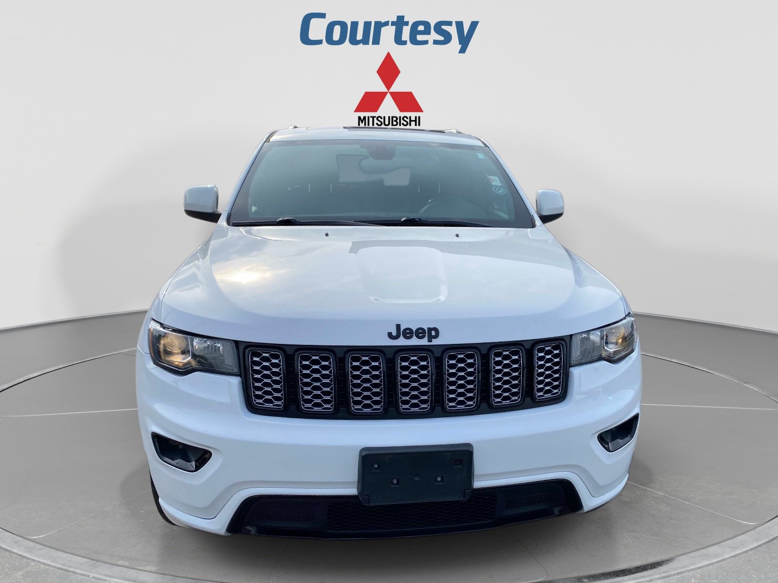 Used 2020 Jeep Grand Cherokee Altitude AWD/4WD image 10