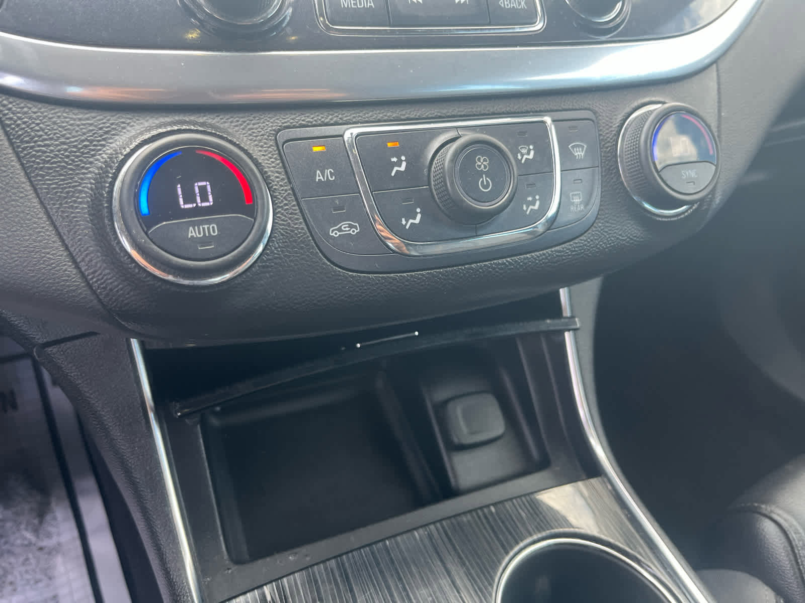 Used 2019 Chevrolet Impala LT FWD image 22