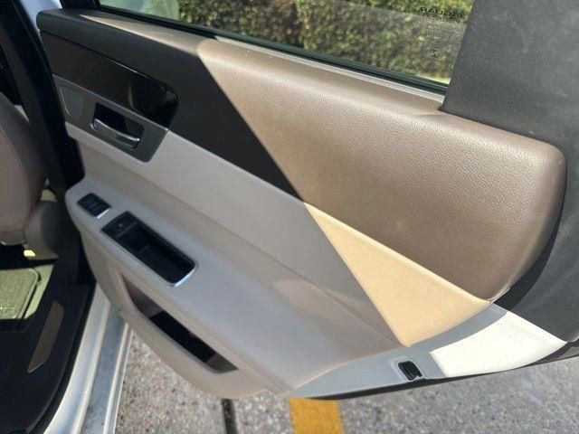 Used 2019 Jaguar XF Premium image 28