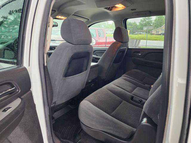 Used 2008 Chevrolet Suburban 2500 LS w/ Skid Plate Package AWD/4WD image 14