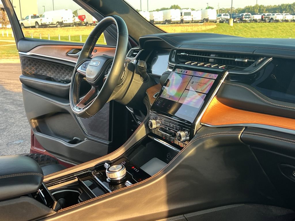 Used 2022 Jeep Grand Cherokee Summit image 32