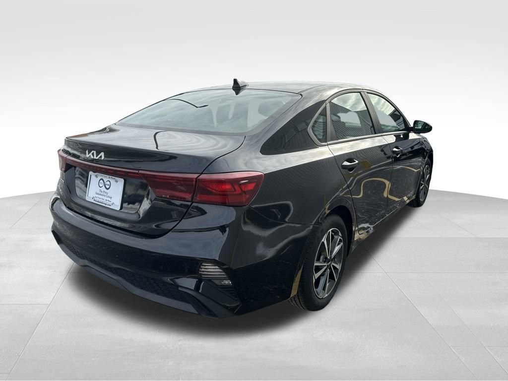 Used 2023 Kia Forte LXS image 7