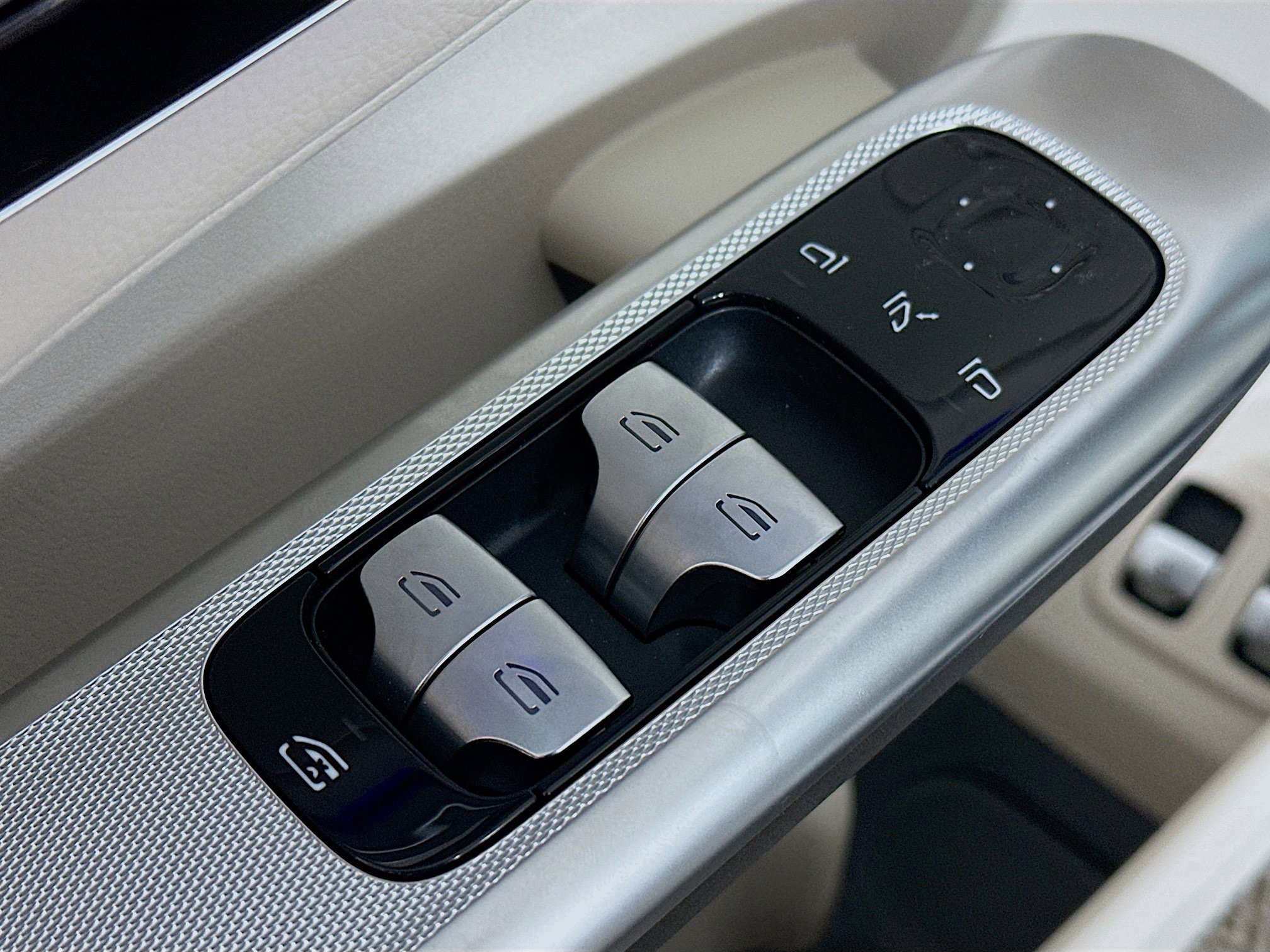 New 2025 Mercedes-Benz GLC 350e 4MATIC image 18