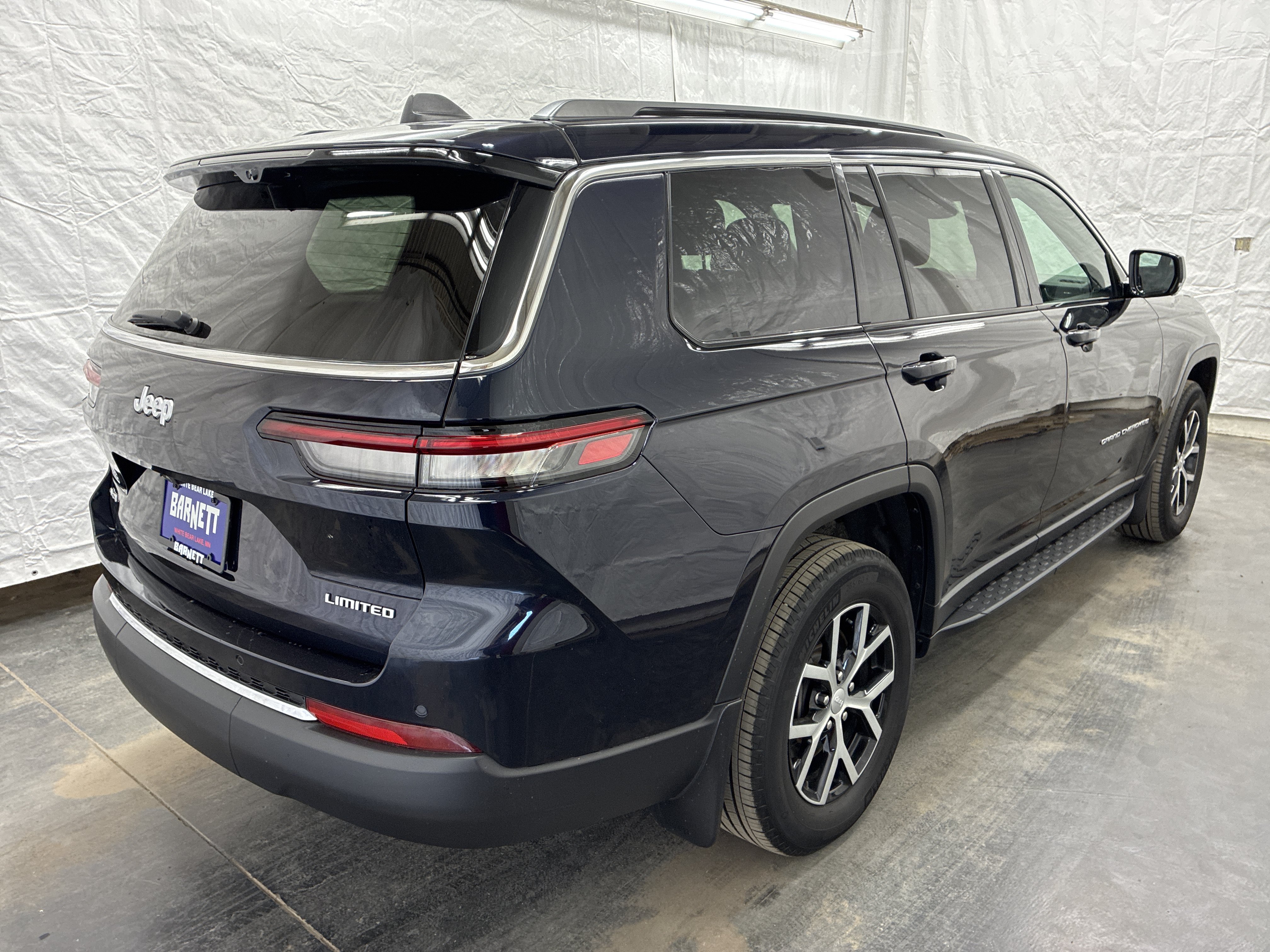 Certified 2024 Jeep Grand Cherokee L Limited w/ Luxury Tech Group II AWD/4WD image 5