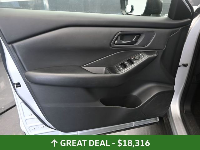 Used 2024 Nissan Rogue S image 19