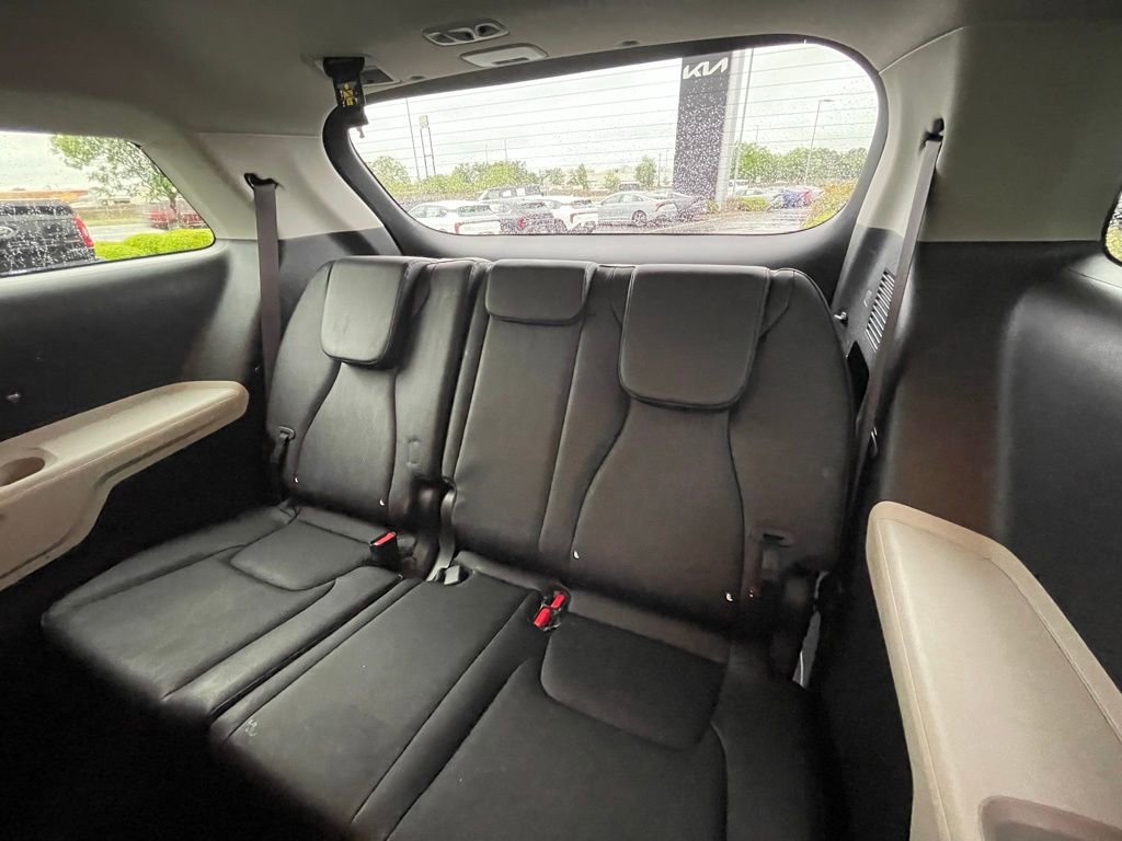 Used 2023 Kia Carnival LX FWD image 26