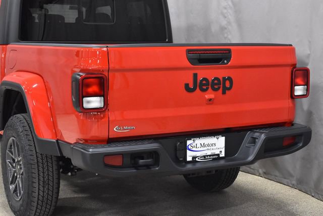 New 2026 Jeep Gladiator Sport image 9