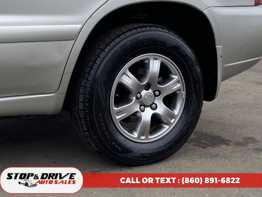 Used 2005 Toyota Highlander 4WD V6 w/ 3rd Row image 9