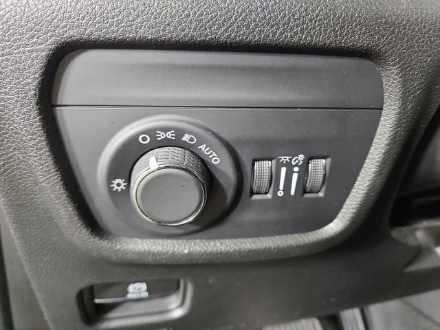 Used 2023 Jeep Grand Cherokee Laredo w/ Luxury Tech Group I image 27