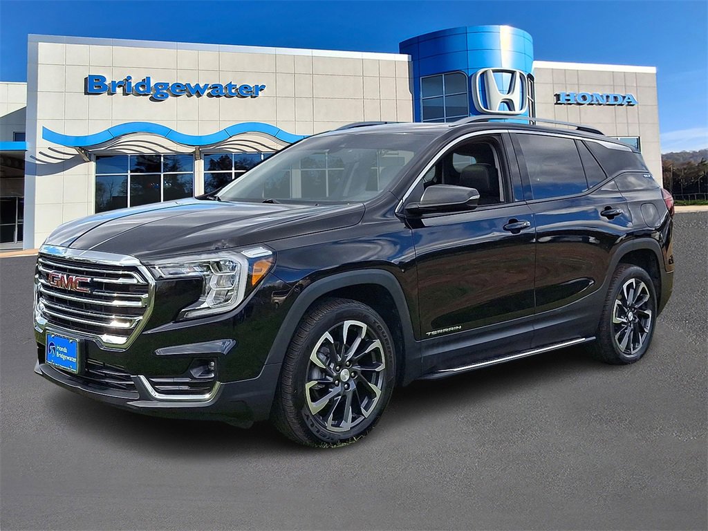 Used 2022 GMC Terrain SLT w/ Infotainment Package II image 3