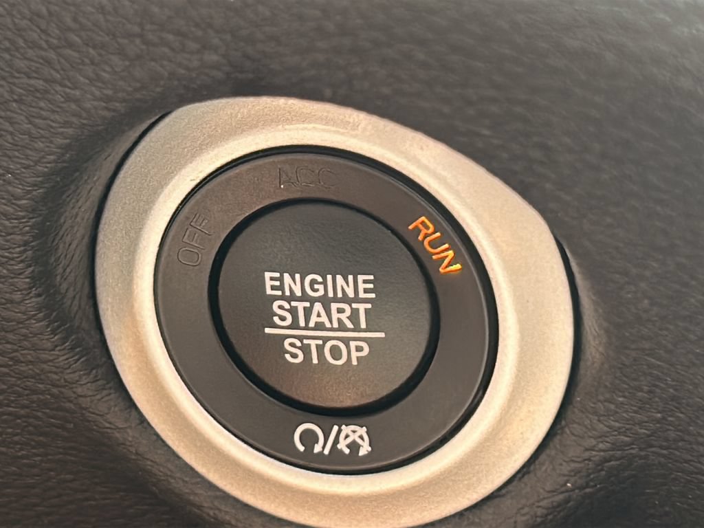 Used 2023 Chrysler Pacifica Pinnacle FWD image 23