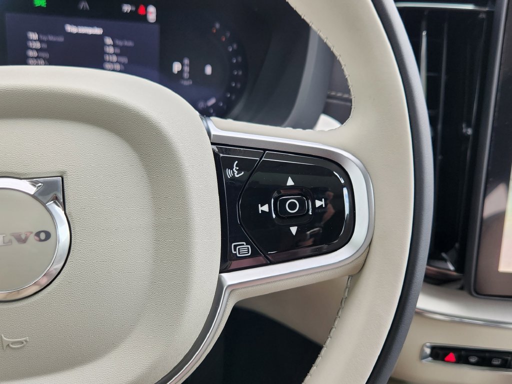 New 2026 Volvo XC60 B5 Ultra w/ Climate Package AWD/4WD image 18