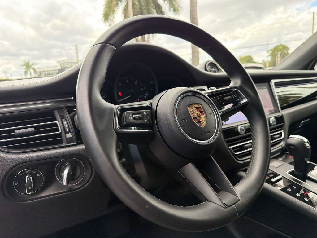 Used 2022 Porsche Macan w/ Premium Package Plus image 20