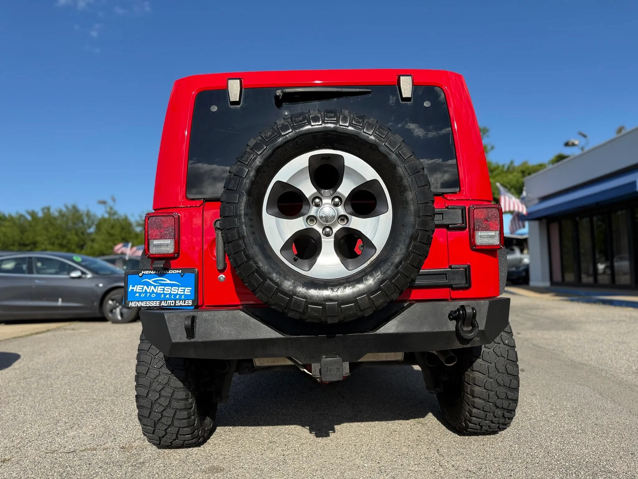 Used 2016 Jeep Wrangler Unlimited Sahara w/ Connectivity Group AWD/4WD image 3