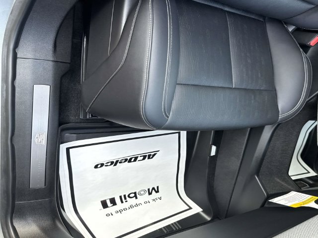 Certified 2025 Cadillac Optiq Sport 2 w/ LPO, Floor Liner Package AWD/4WD image 19