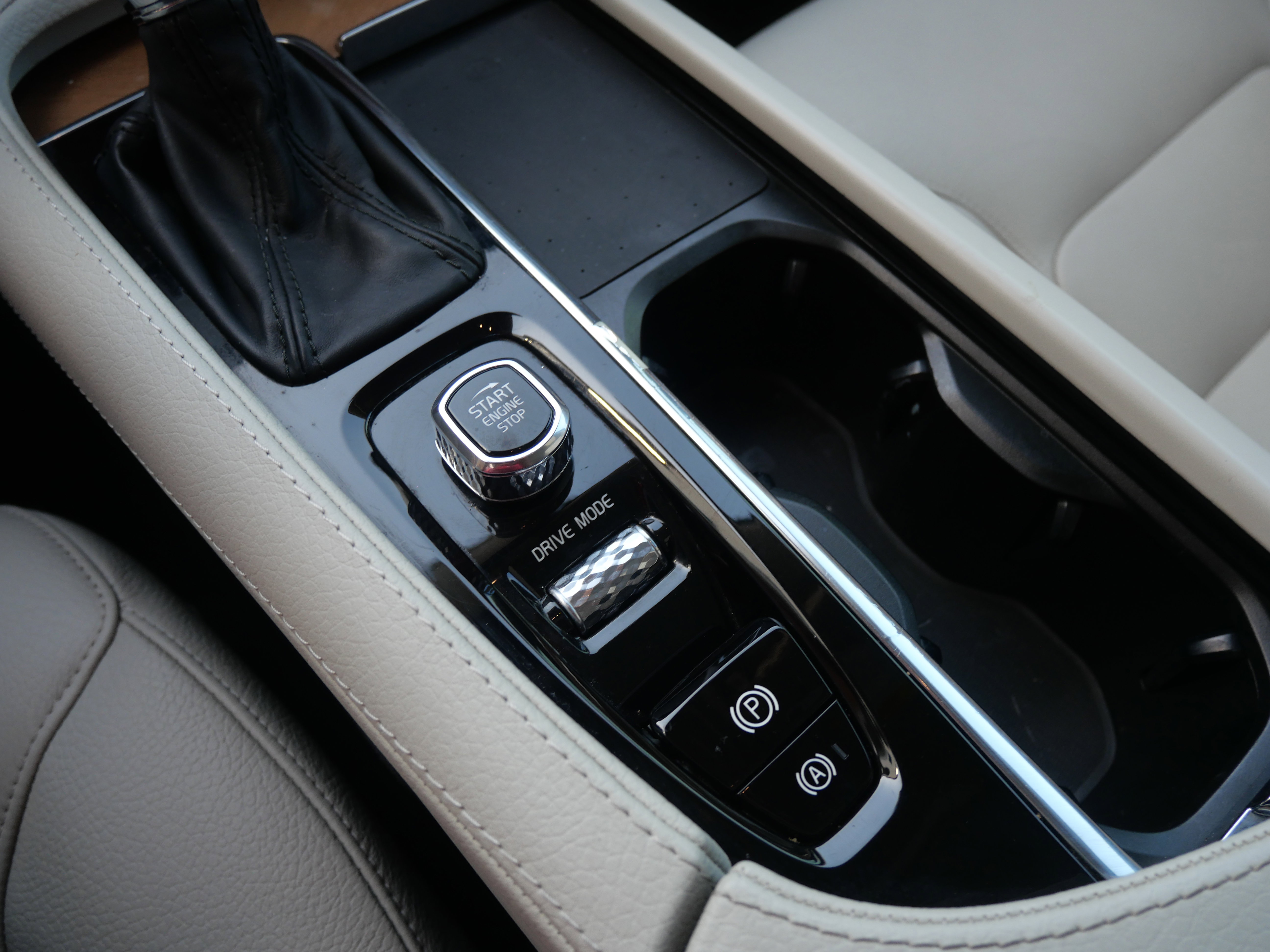 Used 2021 Volvo XC90 T6 Momentum image 31